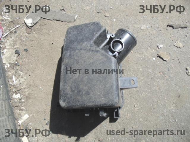 Toyota Corolla (E14 - E15) Корпус воздушного фильтра