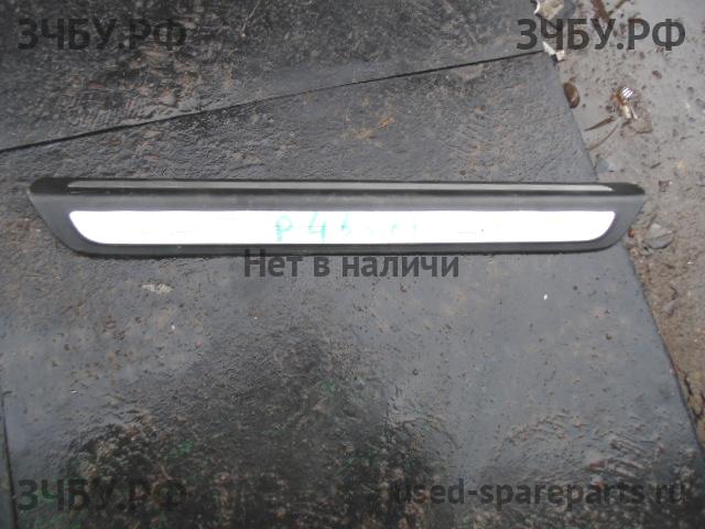 Audi Q5 (1) [8R] Накладка на порог (кузов внутри)