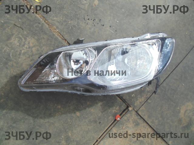 Honda Civic 8 (4D) Фара левая