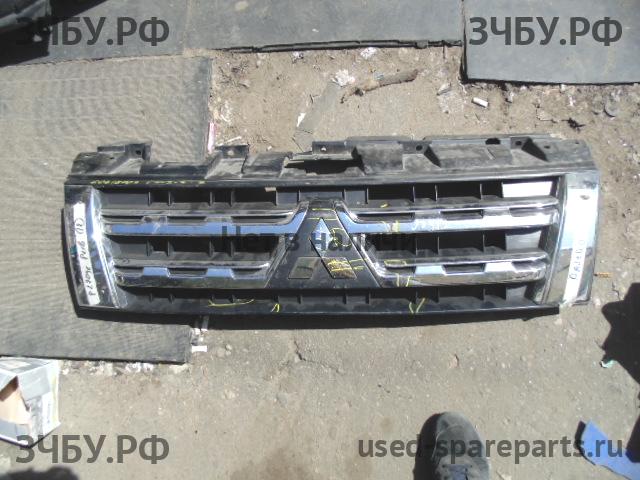 Mitsubishi Pajero/Montero 4 Решетка радиатора