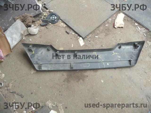 Nissan X-Trail 2 (T31) Накладка на дверь багажника
