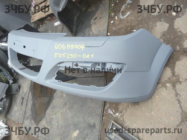 Opel Astra H Бампер передний