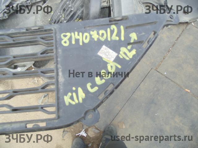 KIA Ceed 1 Решетка в бампер