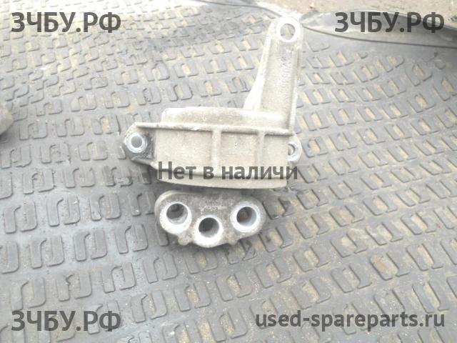 Opel Zafira B Опора двигателя