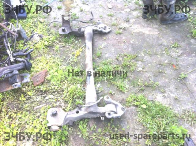 Opel Zafira B Балка задняя поперечная