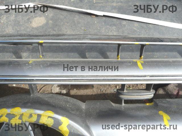 Toyota Land Cruiser 200 Решетка радиатора