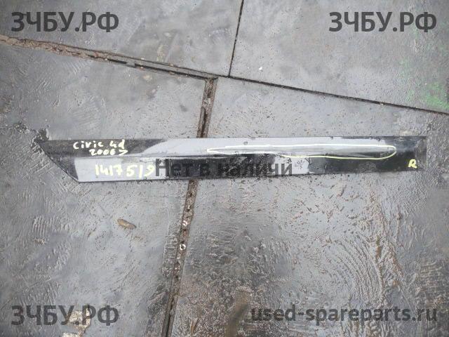 Honda Civic 8 (4D) Молдинг двери
