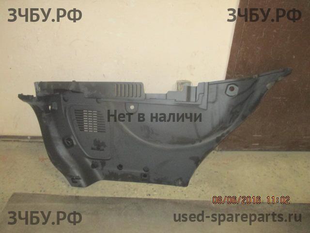 Toyota RAV 4 (4) Обшивка багажника