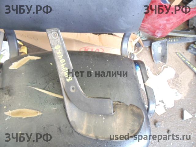 Hyundai Santa Fe 2 (CM) Брызговик задний левый