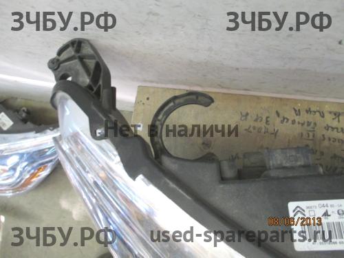 Citroen C4 (2) Фара правая