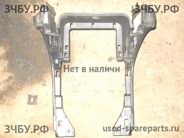 Toyota Land Cruiser 120 (PRADO) Консоль между сиденьями (Подлокотник)