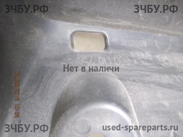 Nissan Note 1 (E11) Брызговик передний правый
