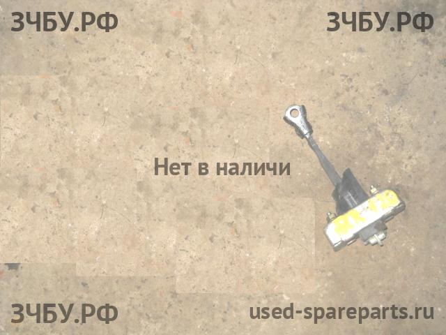 Toyota Land Cruiser 120 (PRADO) Ограничитель двери