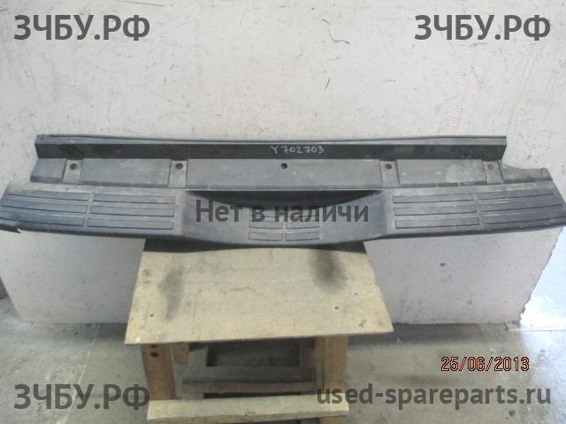 Mitsubishi Pajero/Montero 4 Накладка заднего бампера