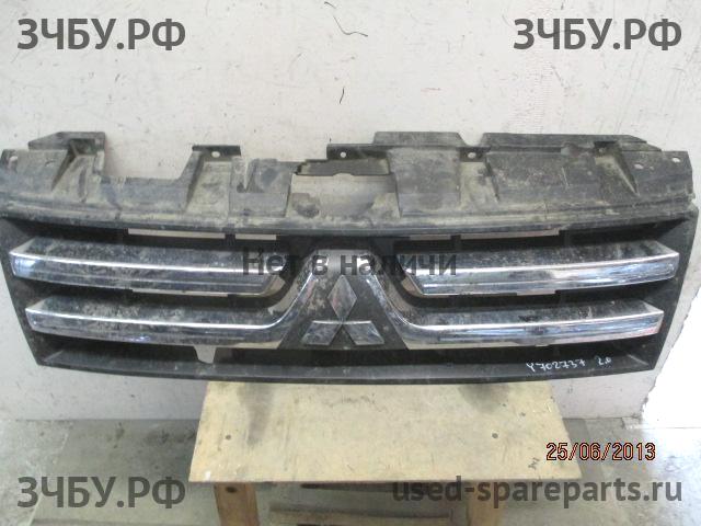 Mitsubishi Pajero/Montero 4 Решетка радиатора