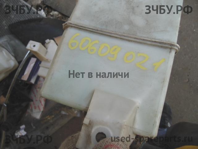 Honda Civic 8 (5D) Бачок омывателя лобового стекла