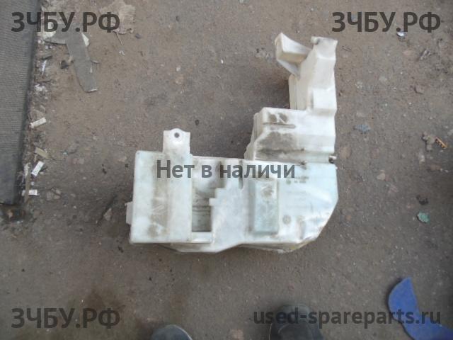 Honda Civic 8 (5D) Бачок омывателя лобового стекла