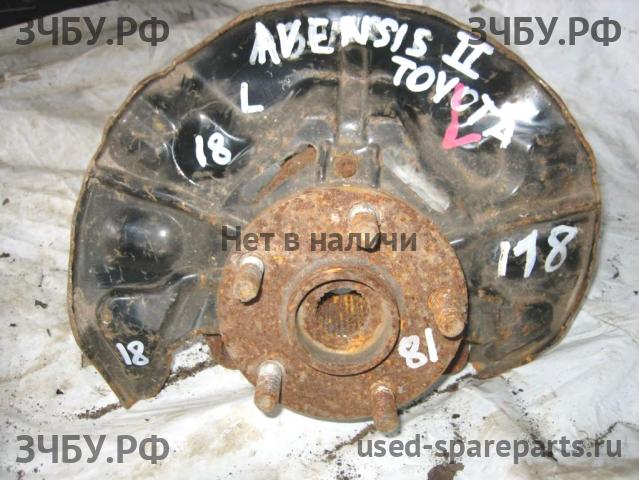 Toyota Avensis 2 Кулак поворотный передний левый (со ступицей)