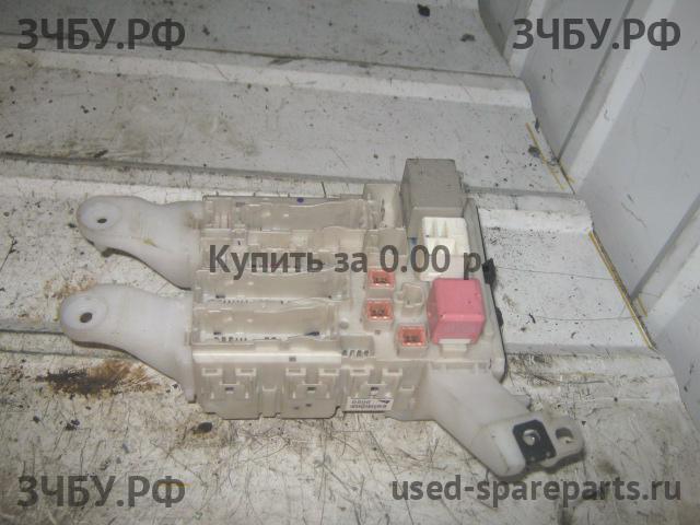 Toyota Auris 1 (E150) Блок предохранителей