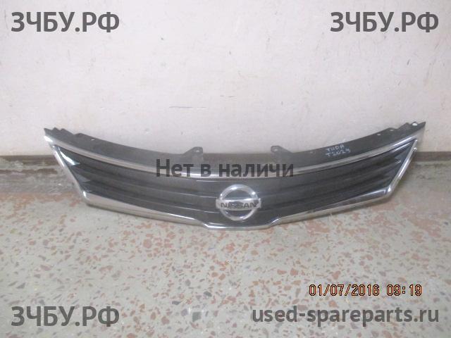 Nissan Tiida 1 Решетка радиатора