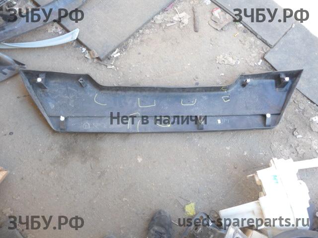 Nissan X-Trail 2 (T31) Накладка на дверь багажника