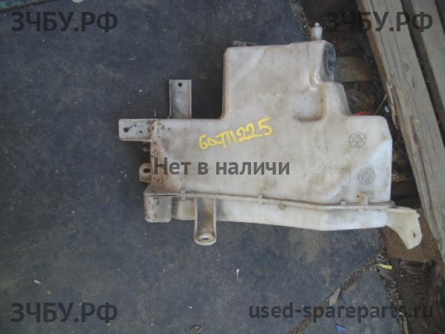 Toyota Land Cruiser 120 (PRADO) Бачок омывателя лобового стекла