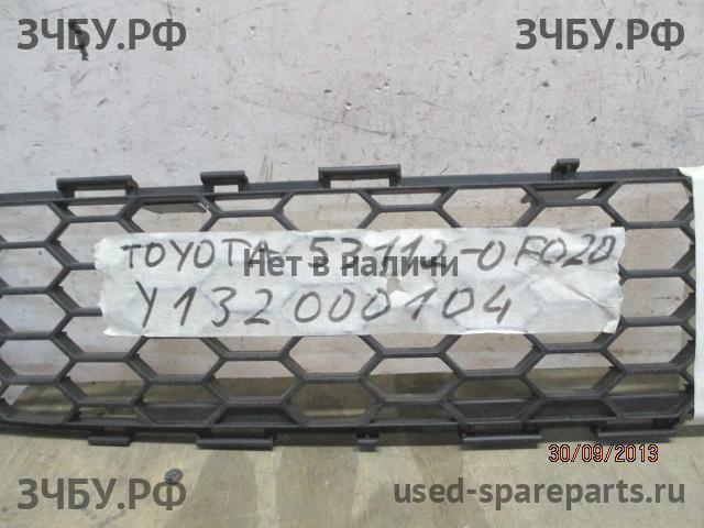 Toyota Corolla Verso 2 Решетка в бампер