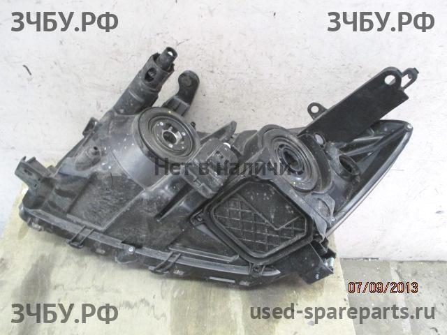 Toyota RAV 4 (3) Фара правая