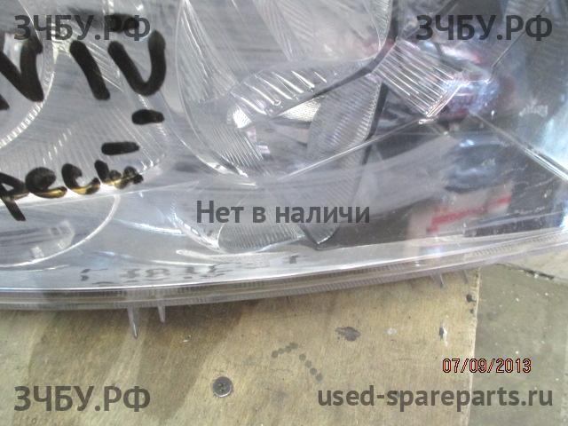 Toyota RAV 4 (3) Фара правая