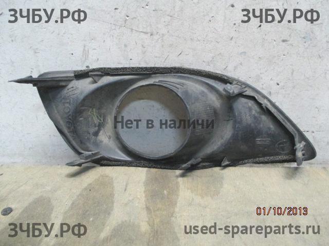 Toyota Avensis 2 Рамка противотуманной фары левой