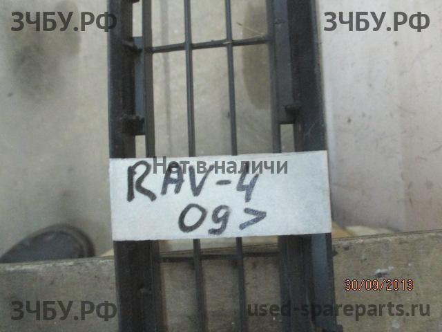 Toyota RAV 4 (3) Решетка в бампер