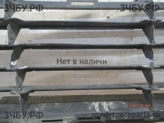 Toyota Avensis 3 Решетка в бампер