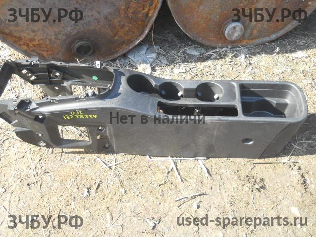 Opel Astra J Консоль между сиденьями (Подлокотник)