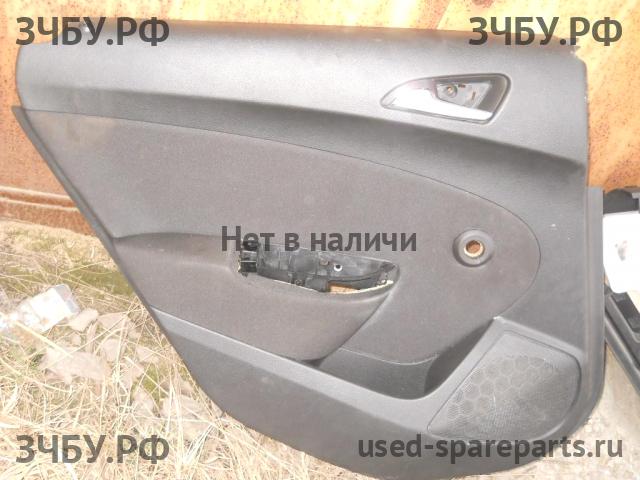 Opel Astra J Обшивка двери задней левой