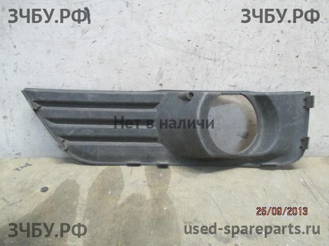 Ford Focus 2 Рамка противотуманной фары правой