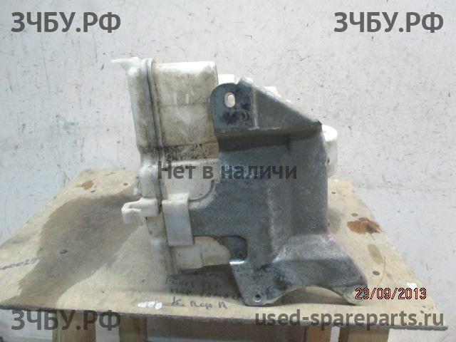 Toyota Corolla (E14 - E15) Бачок омывателя лобового стекла