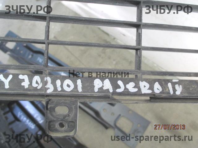 Mitsubishi Pajero/Montero 4 Решетка в бампер