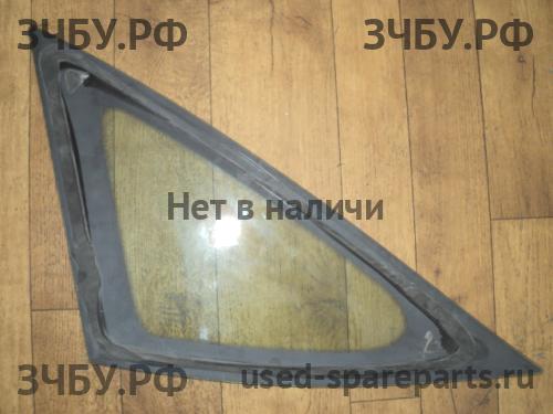 Ford Focus 1 Стекло кузовное глухое правое