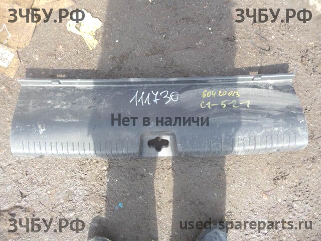 KIA Rio 3 Накладка на дверь багажника
