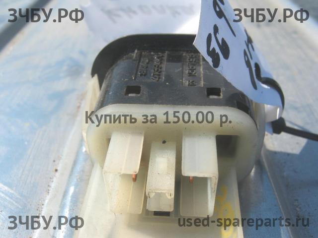 Saab 9-3 (1) Кнопка открывания багажника