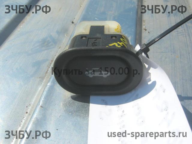 Saab 9-3 (1) Кнопка открывания багажника