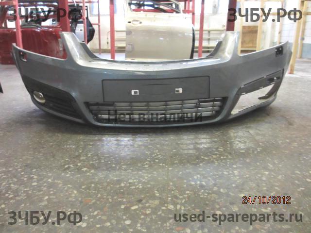 Opel Zafira B Бампер передний
