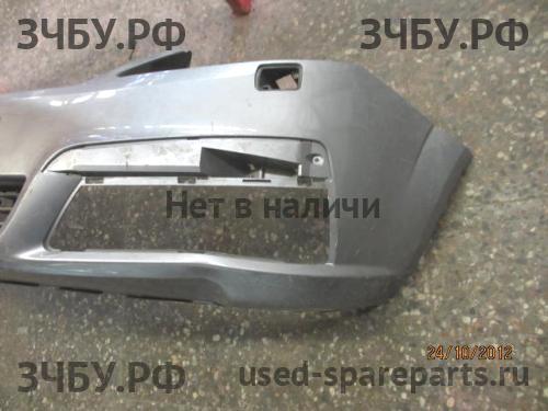 Opel Zafira B Бампер передний
