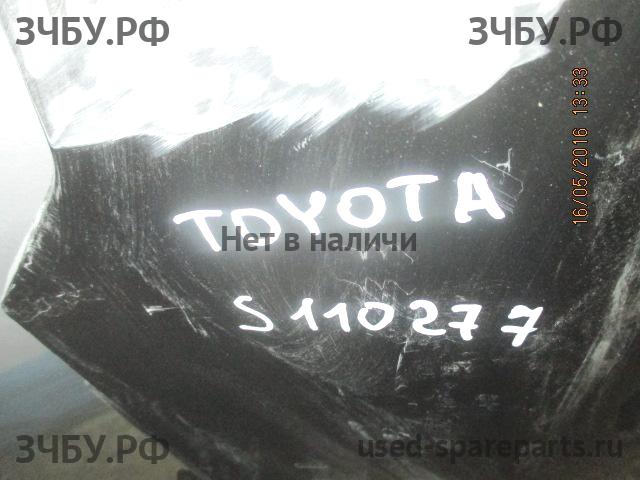 Toyota Corolla (E16 - E17) Крыло переднее правое