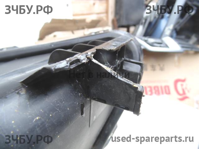 Toyota RAV 4 (3) Фара правая