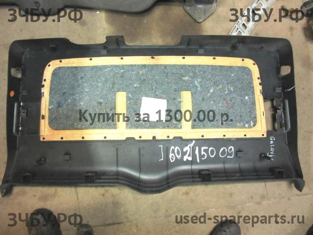 Volkswagen Sharan 2 Обшивка двери багажника