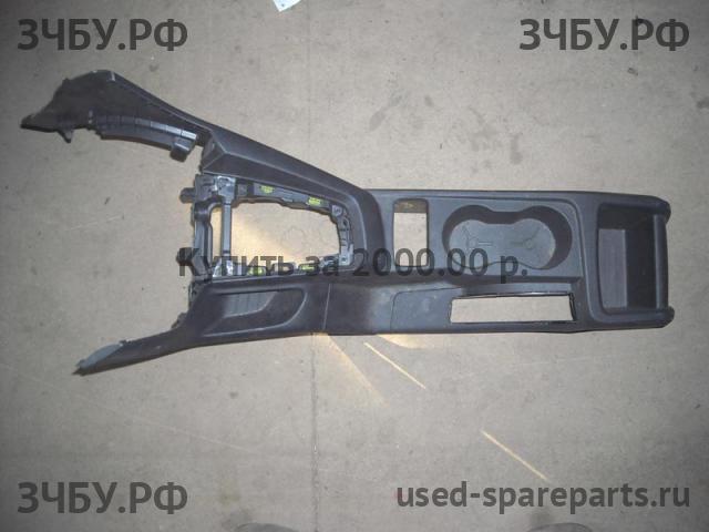 Ford Focus 3 Консоль между сиденьями (Подлокотник)