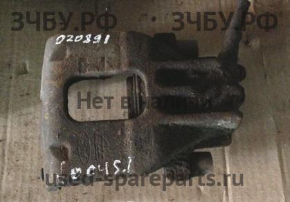 Ford Focus 1 Суппорт передний правый (в сборе со скобой)