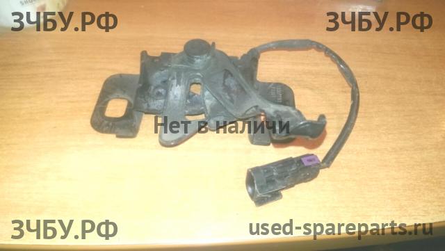 Opel Astra J Замок капота