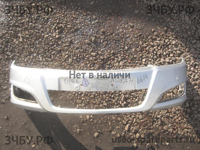 Opel Astra H Бампер передний